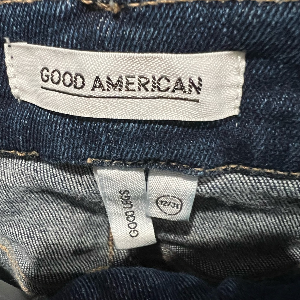 Good American High Rise Jeans in Dark Blue - Picture 3 of 5